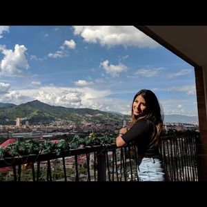 Meet your Posher, Rebeca